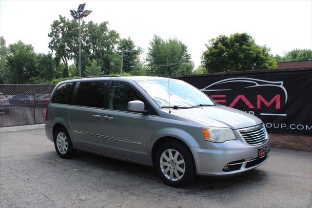 2013 chrysler town & country touring