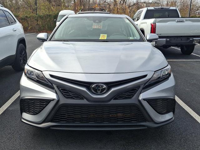 2022 toyota camry se