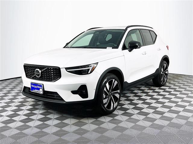 2023 volvo xc40 b5 ultimate dark theme