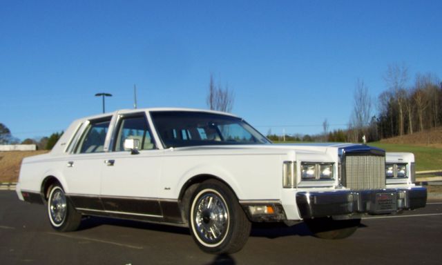 a-un-restored-pristine-signature-series-triple-white-5.0l-fuel-inject-302-loaded
