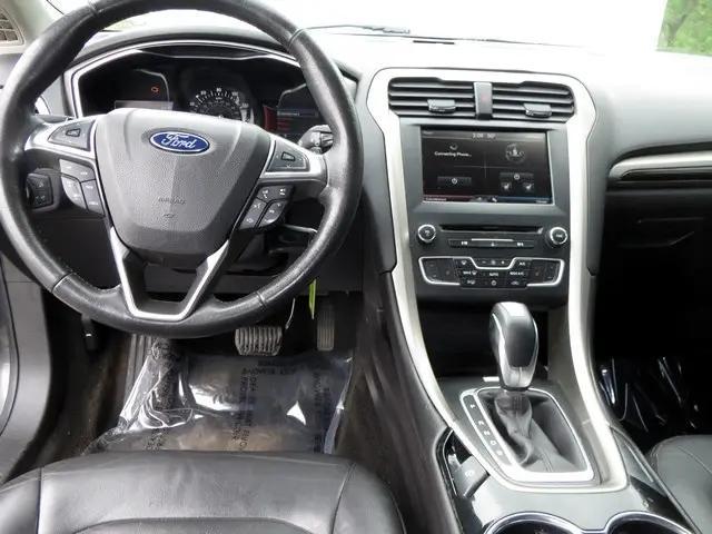 2016 ford fusion se