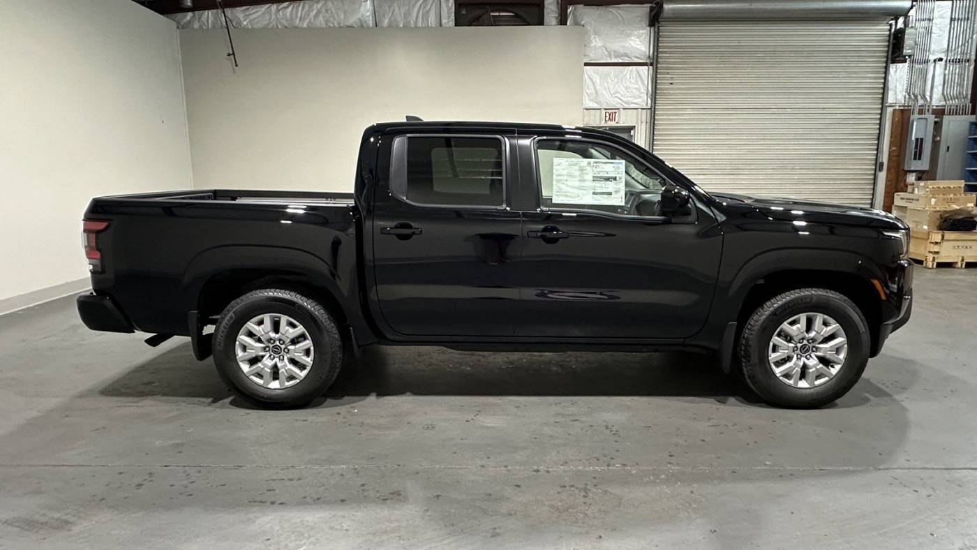 2024 nissan frontier sv