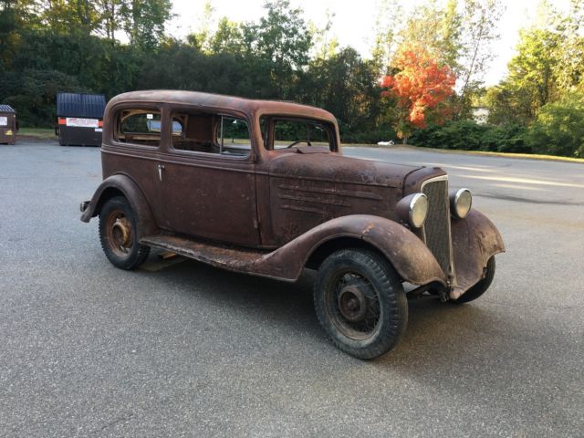 1935 chevy 2-door coach sedan