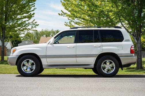 2004 toyota land cruiser in saint louis, missouri
