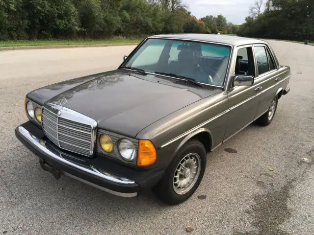 1983 mercedes-benz 300d fully documented 33k miles. beautiful car