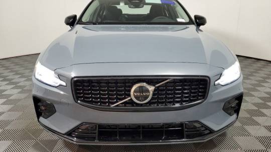 2024 Volvo S60 b5 plus dark theme