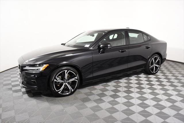 2024 volvo s60 b5 plus dark theme