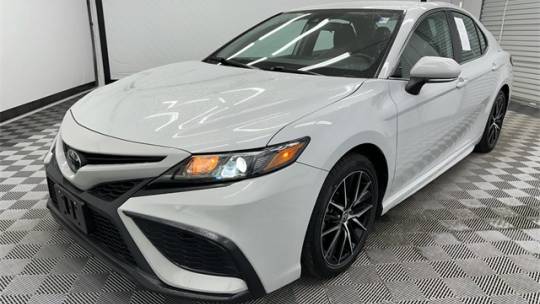 2022 toyota camry se