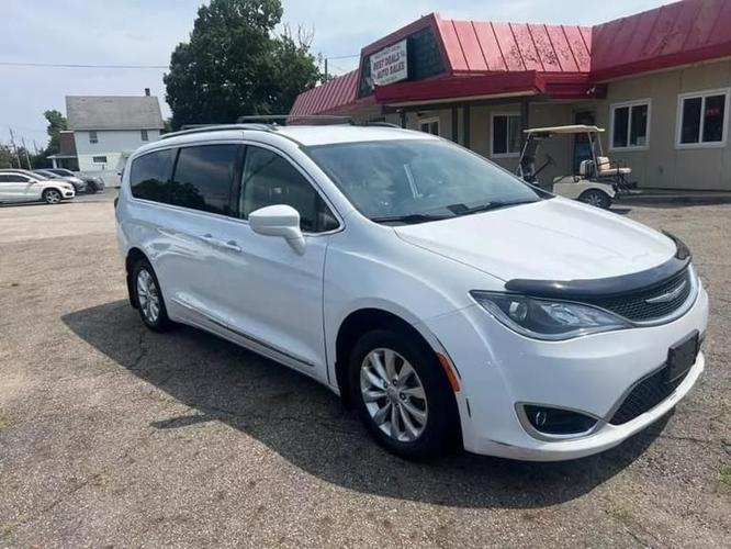 2018 chrysler pacifica in akron, ohio