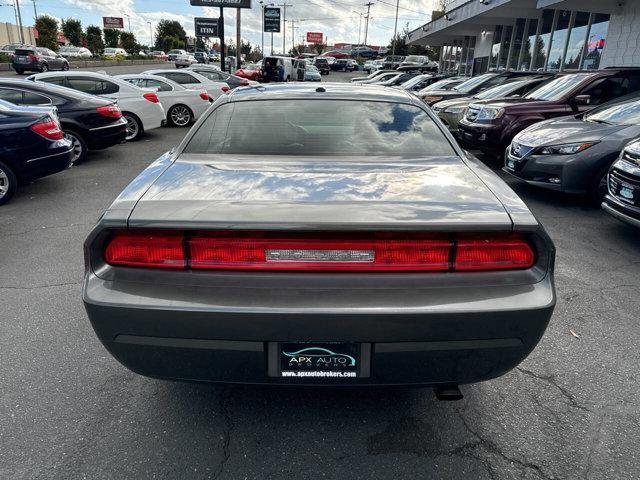 2010 dodge challenger se