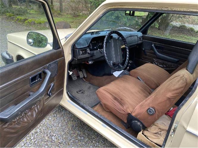 1976 volvo 242 in cadillac, michigan