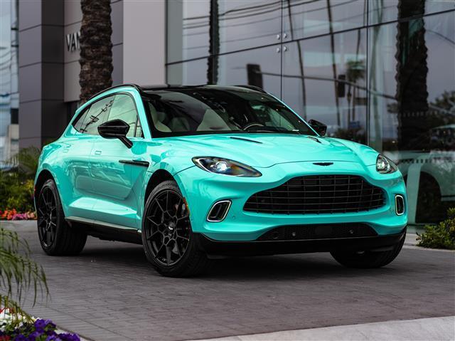 2023 aston martin dbx base