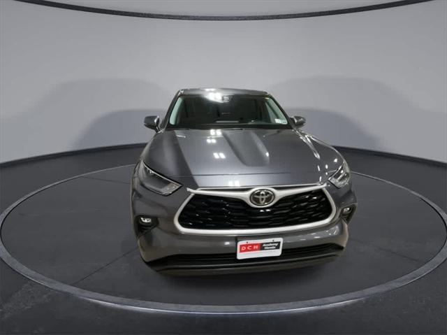 2021 toyota highlander le