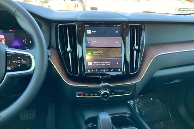 2024 volvo xc60 b5 plus dark theme