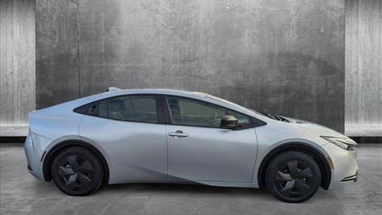 2024 toyota prius le