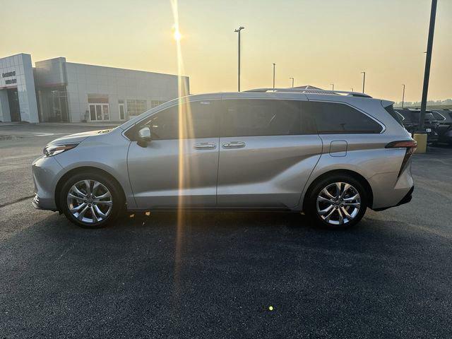 2022 toyota sienna platinum 7 passenger