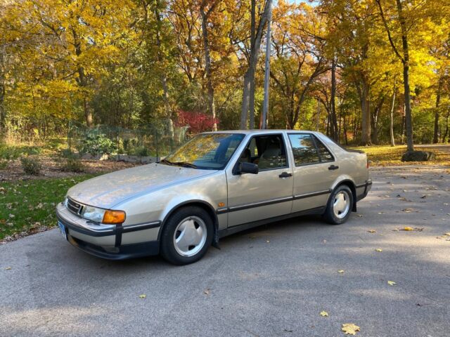 rare, pristine, low-milage, 9000 cse powered by 2.3-liter turbo w/ custom boost