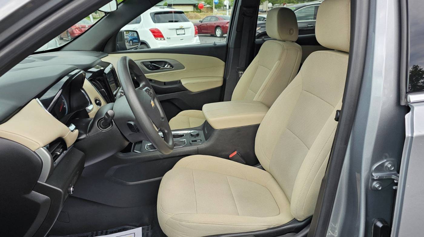2023 chevrolet traverse ls