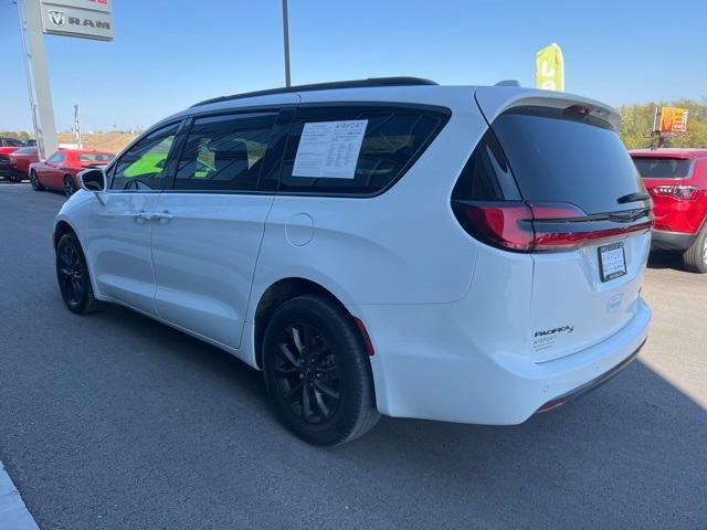 2022 chrysler pacifica touring-l
