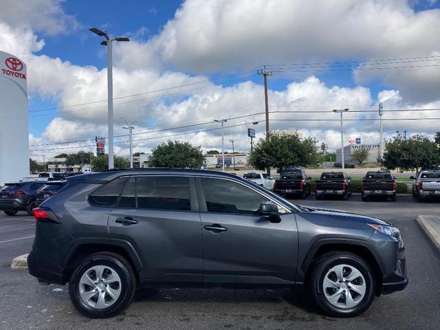 2021 toyota rav4 le