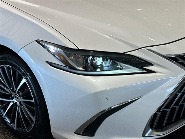 2022 lexus es 250 base