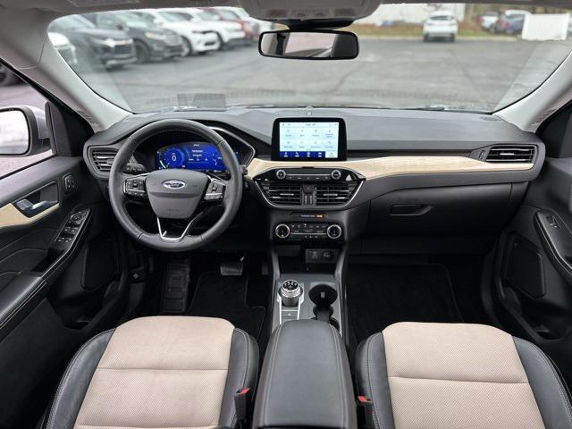 2022 ford escape titanium
