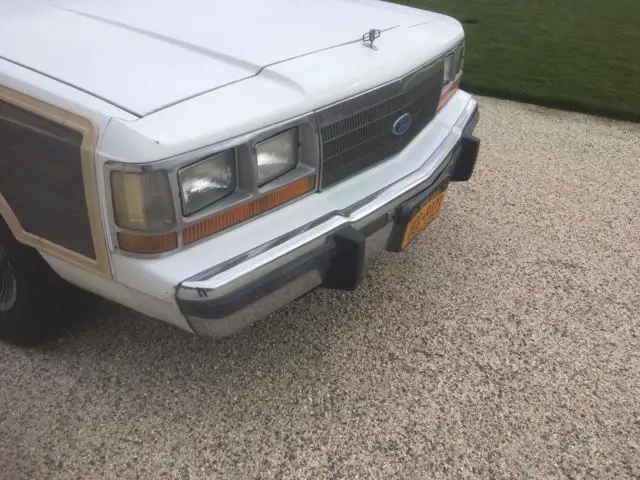 ford country squire station wagon lx