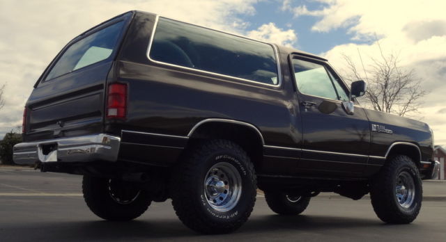 1990 dodge ramcharger 4x4. 70,000 original miles. automatic, a/c. must see