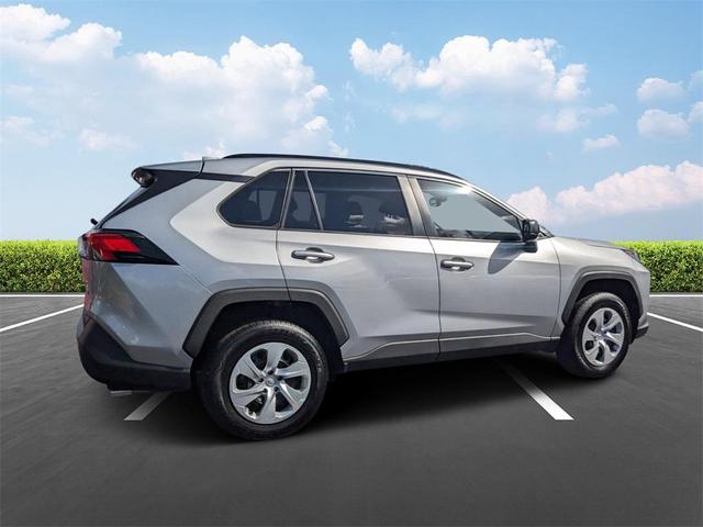 2021 toyota rav4 le