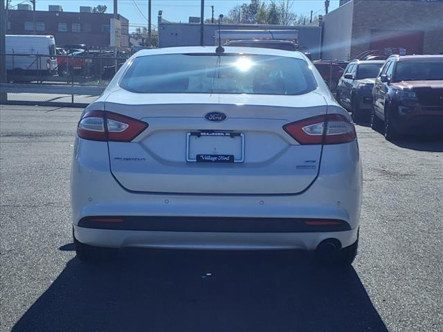 2016 ford fusion se