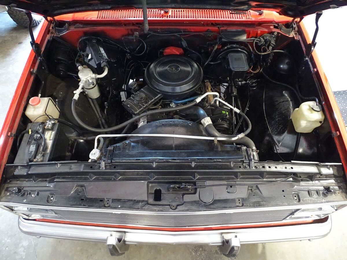 power windows, power locks, tilt, a/c, power steering, power brakes, v8, auto!