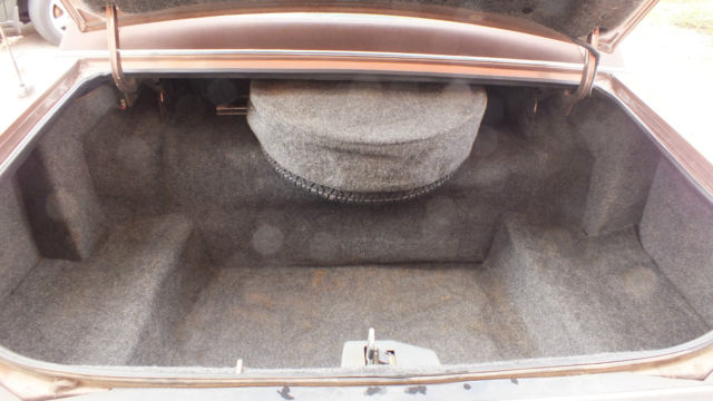 classic 1987 lincoln town car