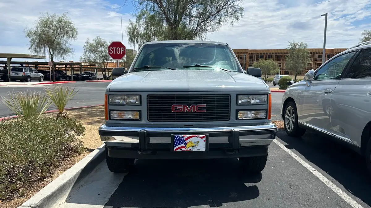 1992 yukon 2 door, new tires & wheels, new paint, new stereo, tinted windows