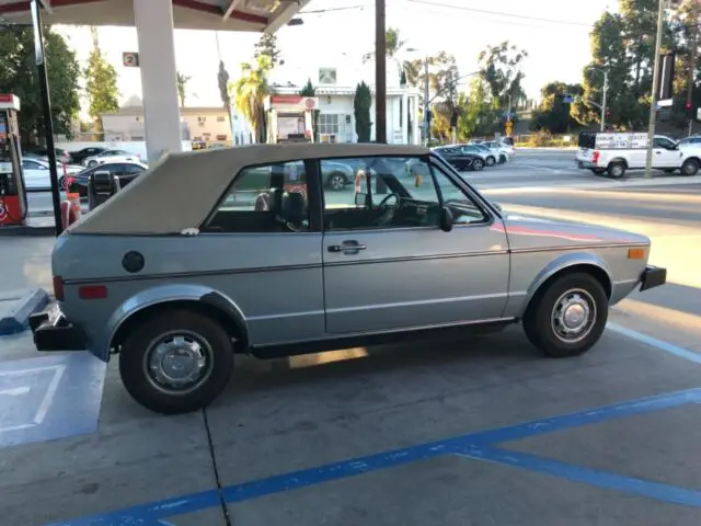 1982 volkswagen rabbit cabrio â€” manual â€” blue plates