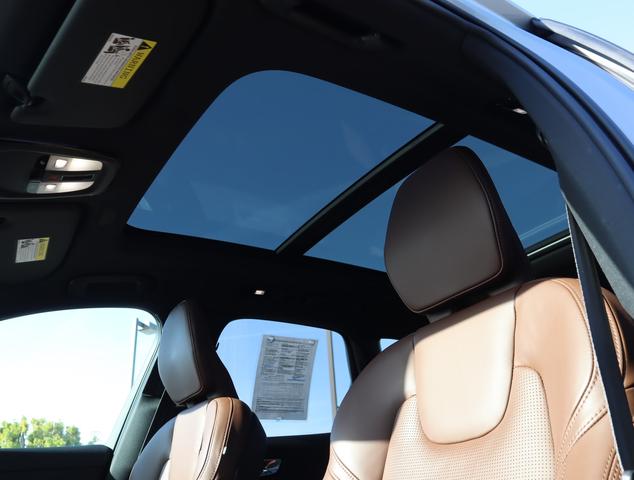 2024 volvo xc60 b5 awd ultimate dark theme