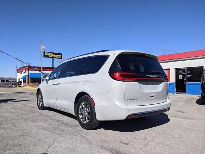 2021 chrysler pacifica touring minivan 4d in blue springs, missouri