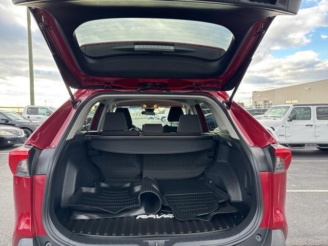 2021 toyota rav4 le