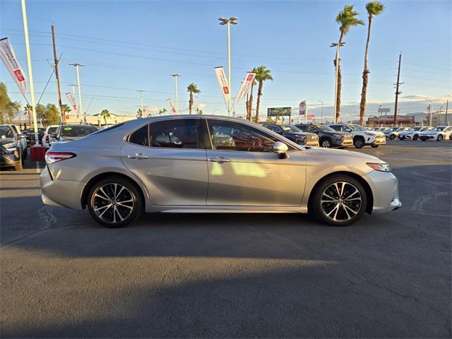 2020 toyota camry se