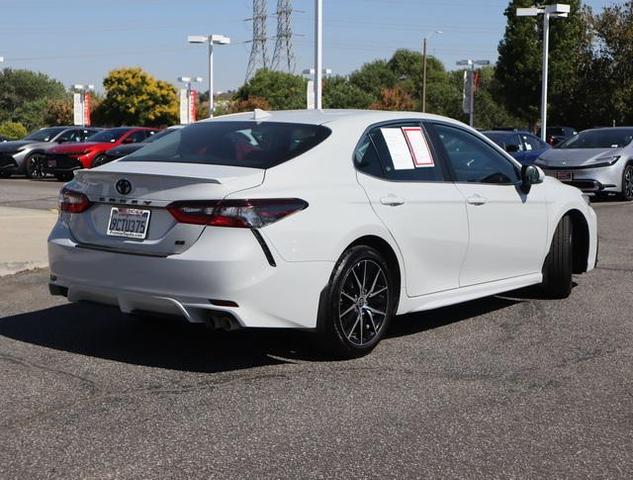 2022 toyota camry se