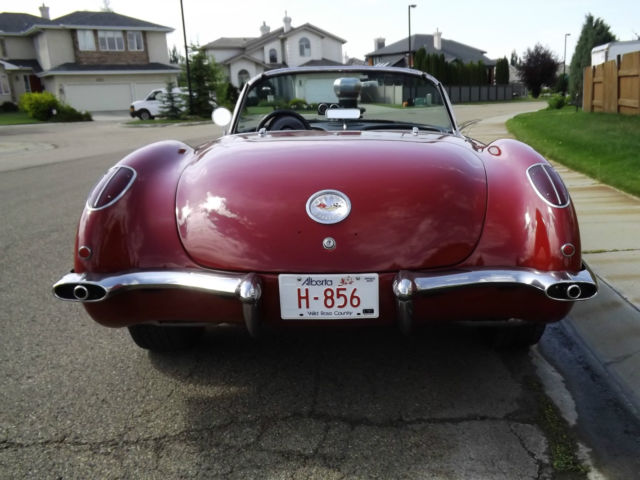 1959 chevrolet corvette with 350 & 671 blower supercharger