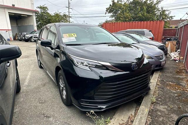 2023 toyota sienna le
