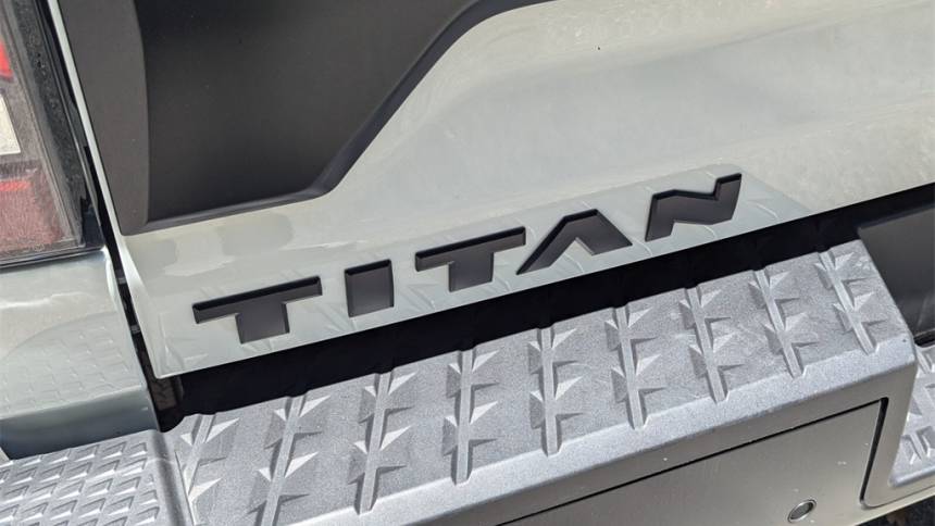 2023 nissan titan pro-4x
