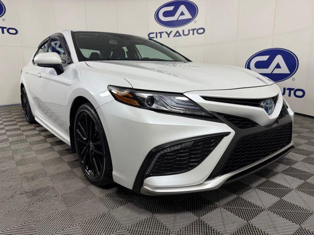 2024 toyota camry hybrid se