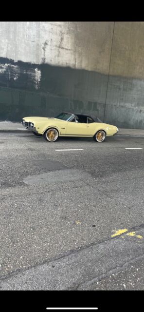 1968 oldsmobile cutlass yellow rwd automatic 442