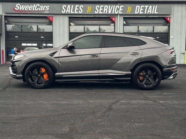 2022 lamborghini urus