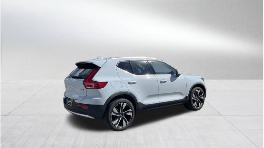2024 volvo xc40 b5 ultimate bright theme