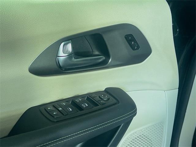 2023 chrysler pacifica touring l
