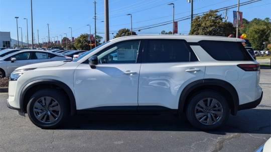 2024 Nissan Pathfinder s