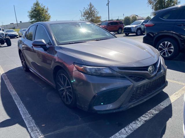 2021 toyota camry se