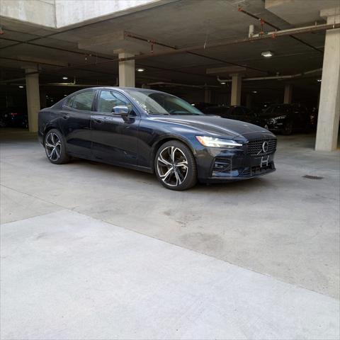 2024 volvo s60 plus dark theme